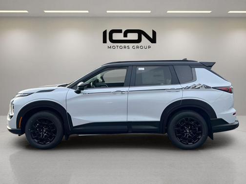 White Diamond/Black Roof 2026 Mitsubishi Outlander Trail Edition S-AWC