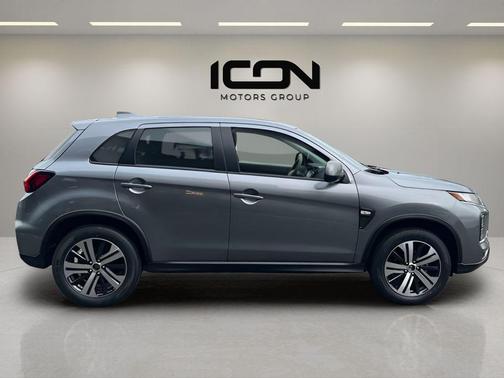 Mercury Gray Metallic 2026 Mitsubishi Outlander Sport 2.0 ES