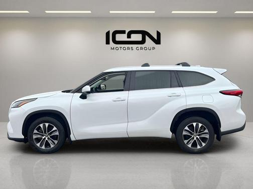 Wind Chill Pearl 2022 Toyota Highlander XLE