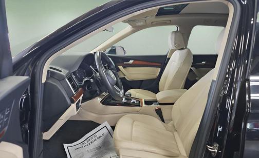 Brilliant Black 2023 Audi Q5 40 Premium