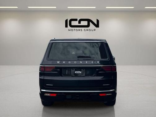 Diamond Black Crystal Pearlcoat 2023 Jeep Wagoneer Series II
