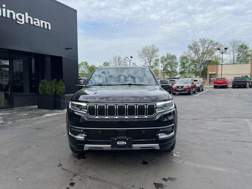 Diamond Black Crystal Pearlcoat 2023 Jeep Wagoneer Series II