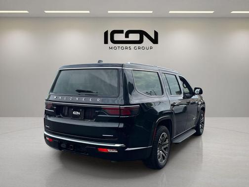 Diamond Black Crystal Pearlcoat 2023 Jeep Wagoneer Series II