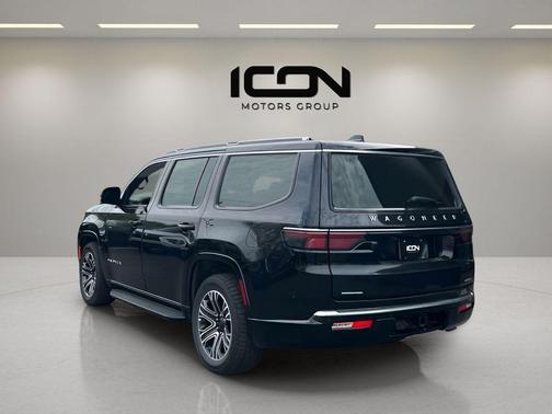 Diamond Black Crystal Pearlcoat 2023 Jeep Wagoneer Series II