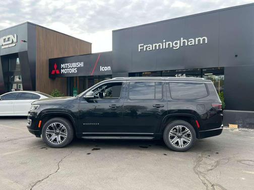 Diamond Black Crystal Pearlcoat 2023 Jeep Wagoneer Series II