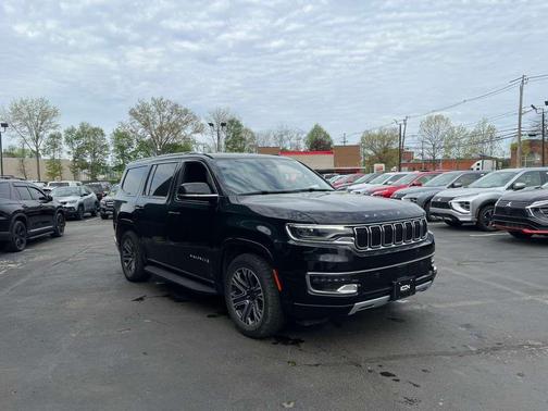 Diamond Black Crystal Pearlcoat 2023 Jeep Wagoneer Series II
