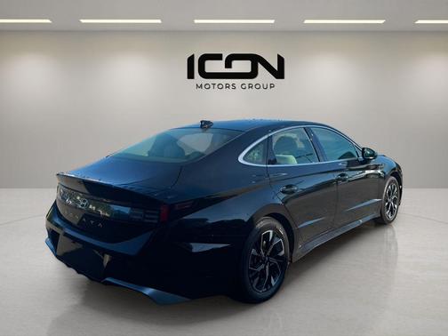 Onyx Black 2024 Hyundai SONATA SEL