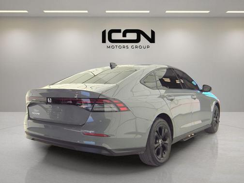 Urban Gray Pearl 2025 Honda Accord SE