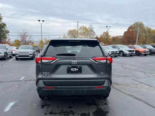 2022 Toyota RAV4 LE