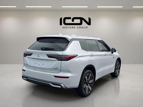 White Diamond 2026 Mitsubishi Outlander PHEV SEL