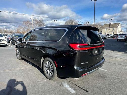 2024 Chrysler Pacifica Hybrid Select