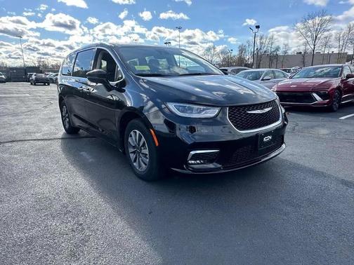 2024 Chrysler Pacifica Hybrid Select