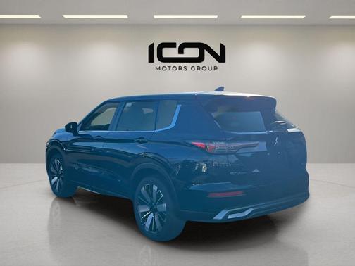 Cosmic Blue Metallic 2026 Mitsubishi Outlander SE 2.5 S-AWC