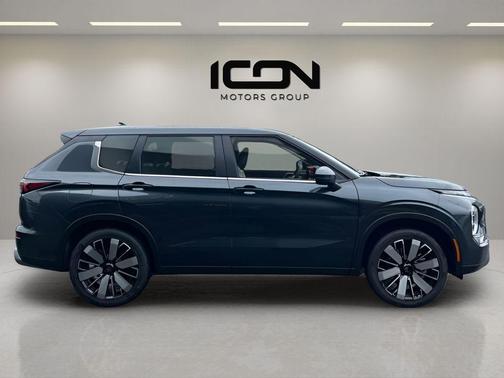 Graphite Gray 2026 Mitsubishi Outlander SE S-AWC