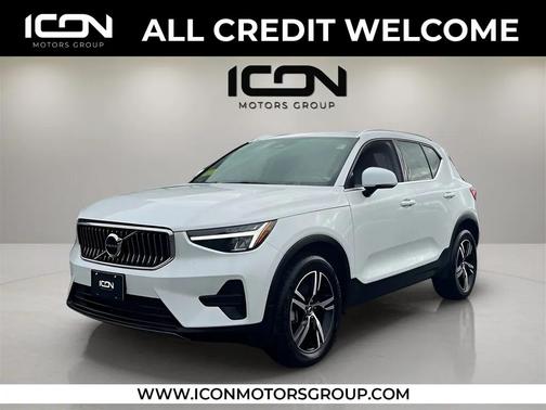 2024 Volvo XC40 B5 Core