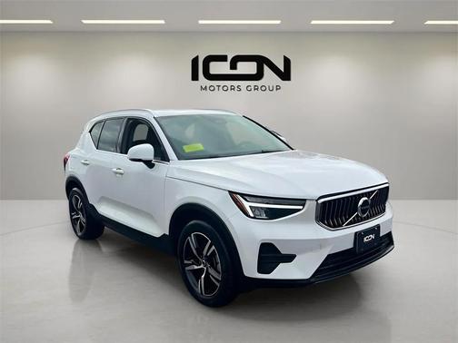 2024 Volvo XC40 B5 Core