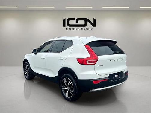 2024 Volvo XC40 B5 Core