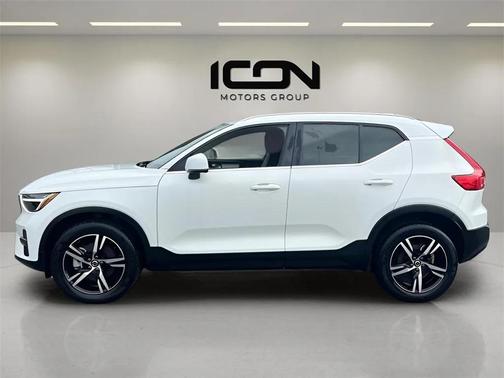2024 Volvo XC40 B5 Core