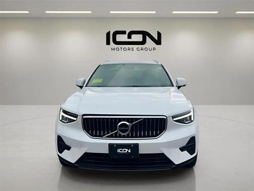 2024 Volvo XC40 B5 Core