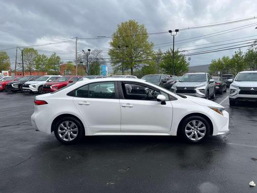Super White 2021 Toyota Corolla LE