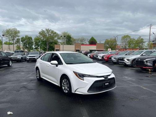 Super White 2021 Toyota Corolla LE