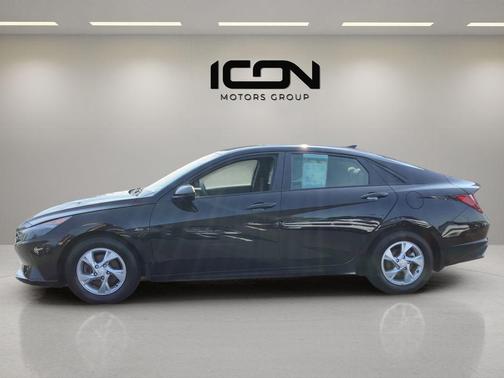 Phantom Black 2023 Hyundai ELANTRA SE