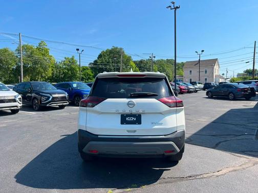 Pearl White Tricoat 2023 Nissan Rogue SV