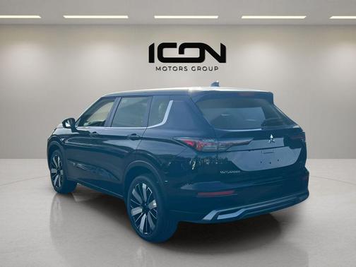 Labrador Black Pearl 2026 Mitsubishi Outlander SE S-AWC