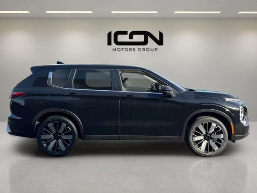 Labrador Black Pearl 2026 Mitsubishi Outlander SE S-AWC