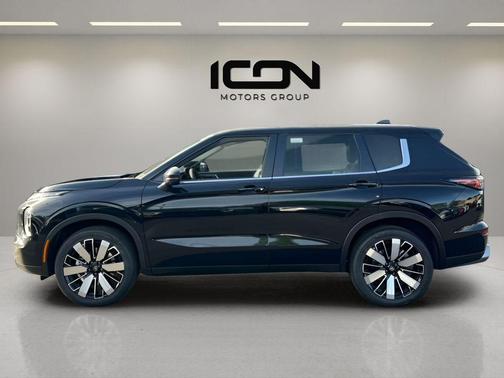 Labrador Black Pearl 2026 Mitsubishi Outlander SE S-AWC