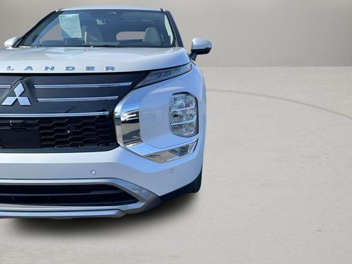 White Diamond 2026 Mitsubishi Outlander SE 2.5 S-AWC