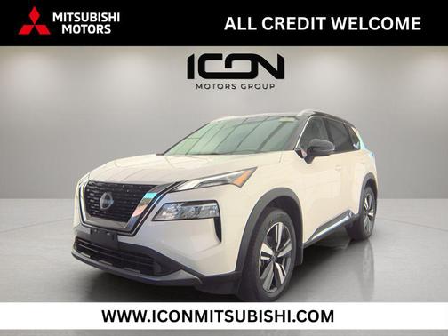 Pearl White Tricoat/Super Black 2023 Nissan Rogue SL