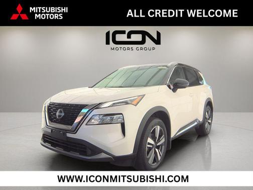 Pearl White Tricoat/Super Black 2023 Nissan Rogue SL