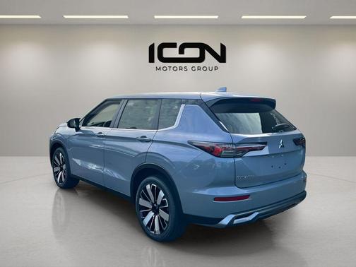 Moonstone Gray Metallic 2026 Mitsubishi Outlander SE S-AWC