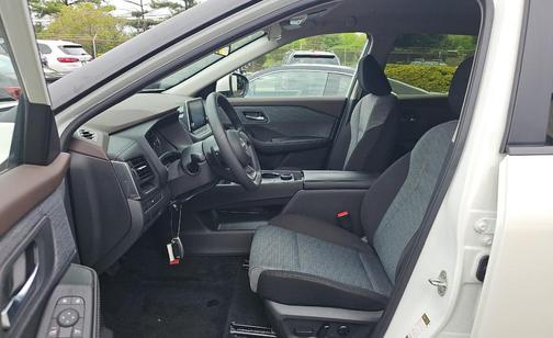 Pearl White Tricoat 2023 Nissan Rogue SV