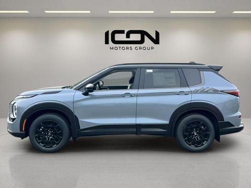 Moonstone Gray/Black Roof 2026 Mitsubishi Outlander Trail Edition S-AWC