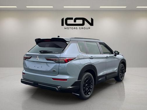 Moonstone Gray/Black Roof 2026 Mitsubishi Outlander Trail Edition S-AWC
