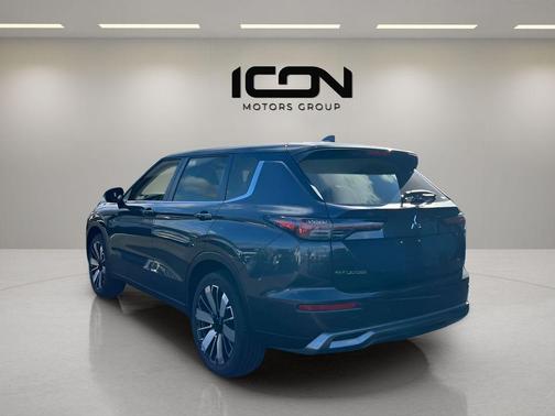 Graphite Gray 2026 Mitsubishi Outlander SE 2.5 S-AWC