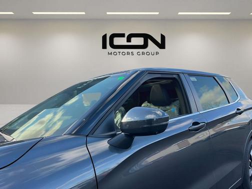 Graphite Gray 2026 Mitsubishi Outlander SE 2.5 S-AWC