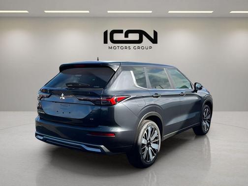 Graphite Gray 2026 Mitsubishi Outlander SE 2.5 S-AWC