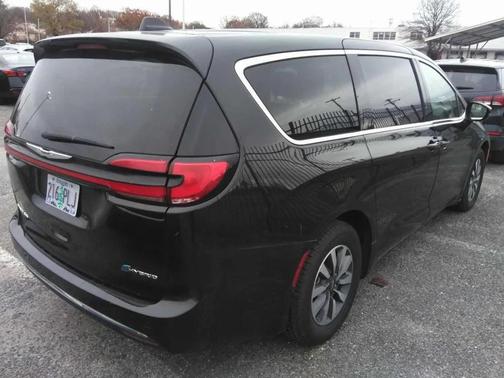 2024 Chrysler Pacifica Hybrid Select