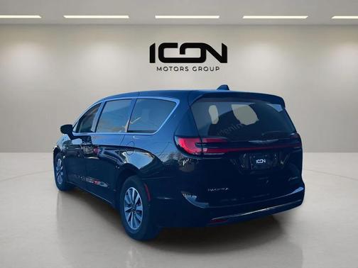 2024 Chrysler Pacifica Hybrid Select