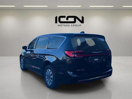 2024 Chrysler Pacifica Hybrid Select