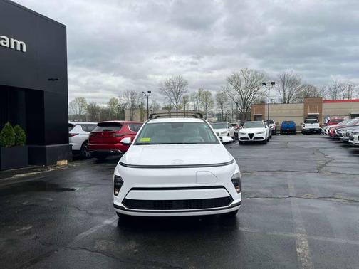 Atlas White 2024 Hyundai KONA EV SEL