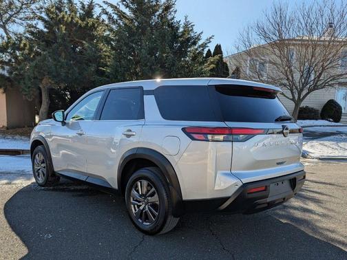 2024 Nissan Pathfinder S 4WD
