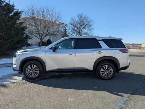 2024 Nissan Pathfinder S 4WD
