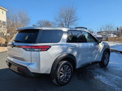 2024 Nissan Pathfinder S 4WD