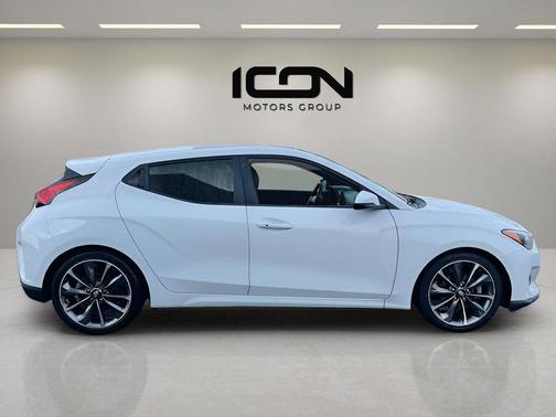 2019 Hyundai Veloster 2