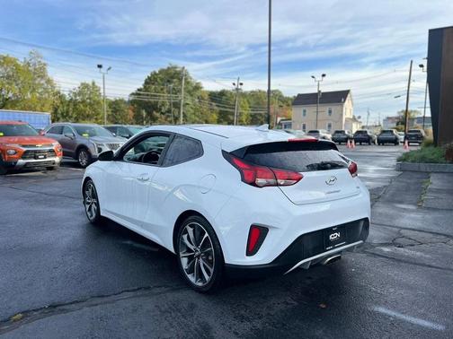 2019 Hyundai Veloster 2