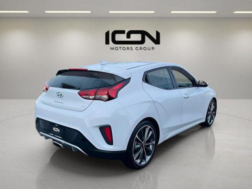 2019 Hyundai Veloster 2